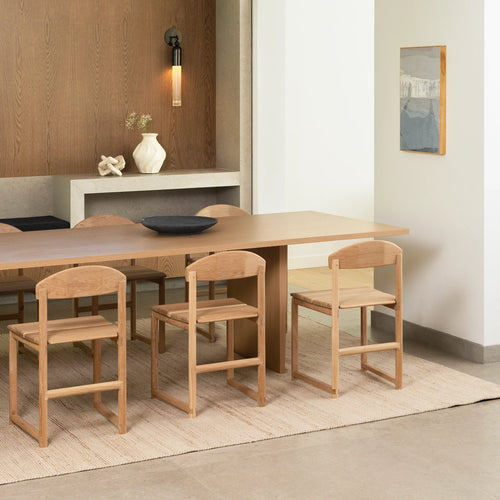 Karin dining chair in oak, featuring sculpted curves, perfect for Scandinavian dining aesthetics.